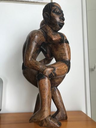 Estatua de madera figura humana