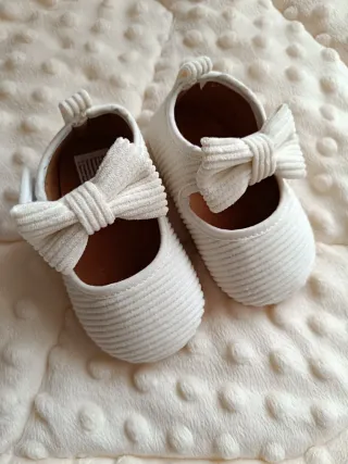 Sabrinas de bebé com laço