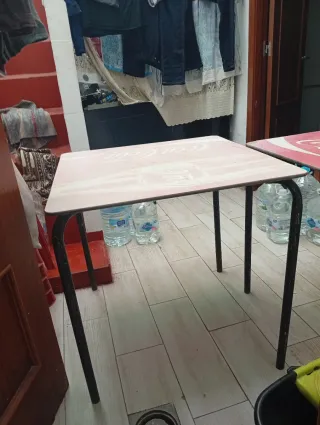 Mesas metálicas y de madera