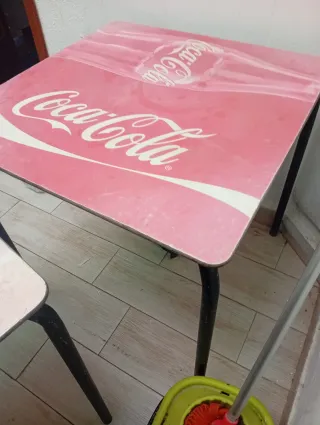 Mesas metálicas y de madera