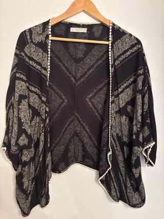 Kimono estampado Pull&Bear Talla M