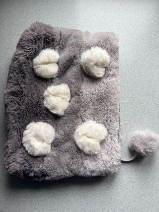 Neceser peluche gris y blanco