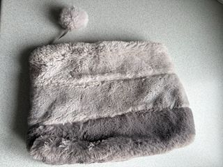 Neceser peluche gris y blanco