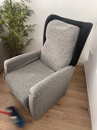 Sillón reclinable con reposapiés