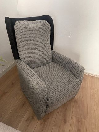 Sillón reclinable con reposapiés