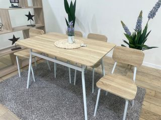 Mesa y 4 Sillas Comedor Madera y Metal