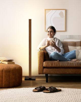 Lampada da terra LED regolabile in legno