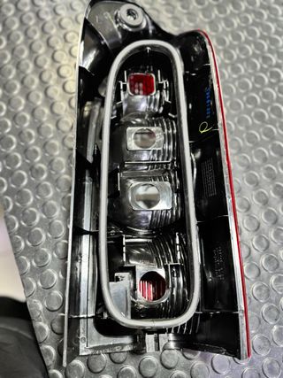 Piloto trasero izquierdo