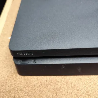 PlayStation 4 Slim 500GB + 1 controller