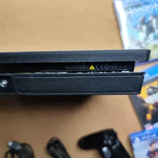 PlayStation 4 Slim 500GB + 1 controller