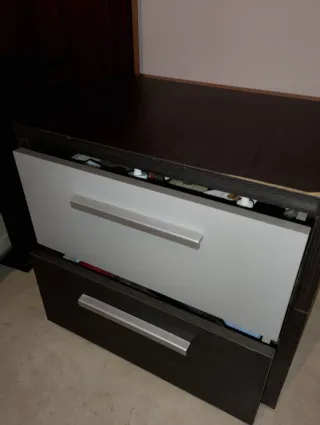 Conjunto mesita de noche 2 cajones wengue/plata