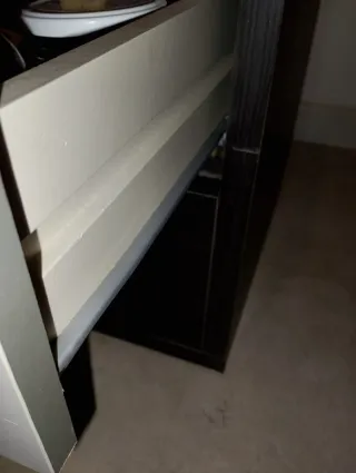 Conjunto mesita de noche 2 cajones wengue/plata