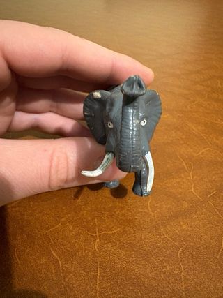 Action figure elefante grigio