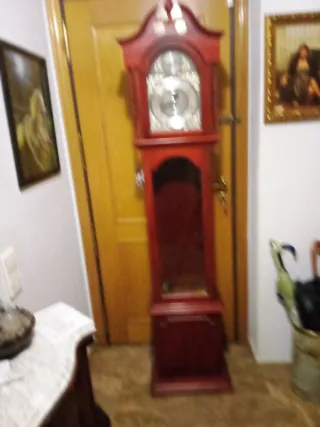 Reloj de pie alto rojo