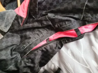 Chaqueta Roxy Negra y Rosa