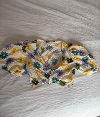 Top flores Zara mangas abullonadas Talla M