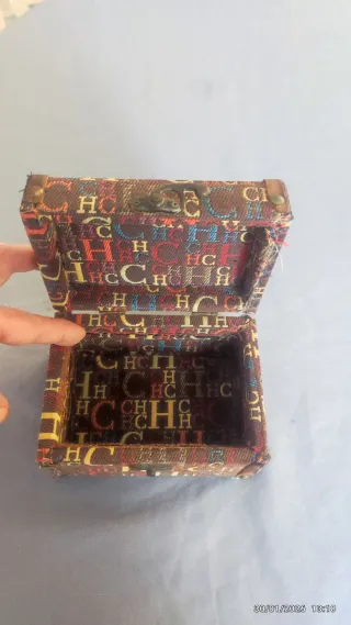 Caja de madera forrada artesanal