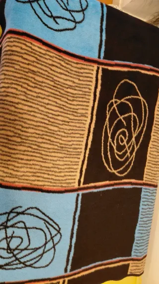 Manta de cama moderna beige y azul