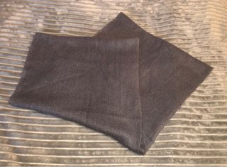 Bufanda cerrada gris suave