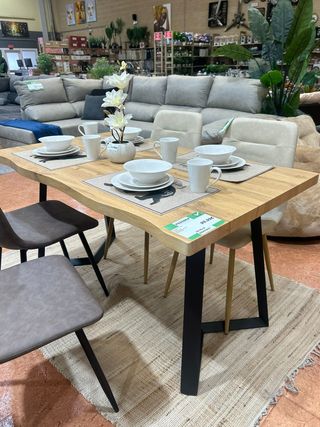 Mesa de comedor madera y metal