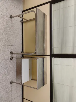 Mesas auxiliares metálicas con ruedas