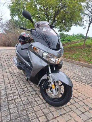 Suzuki Burgman 125 Maxi Scooter