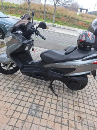 Suzuki Burgman 125 Maxi Scooter