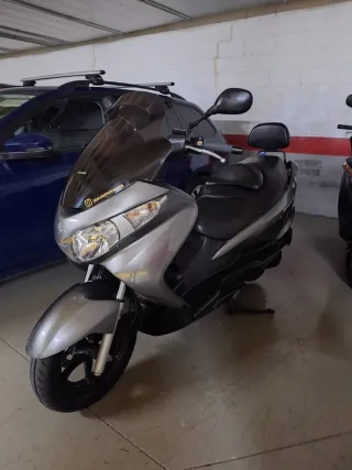 Suzuki Burgman 125 Maxi Scooter