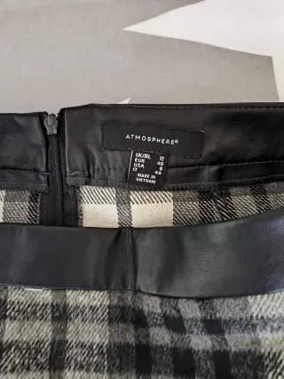 Falda de cuadros negros y blancos