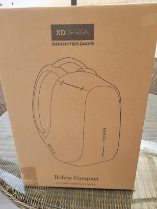 Mochila Antirrobo Negra y Blanca