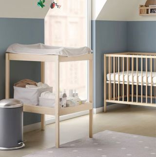 Cambiador de bebé de madera