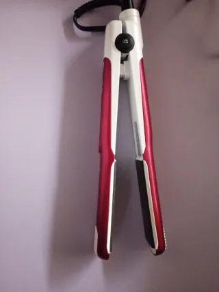 Plancha de pelo Jindeli roja y blanca