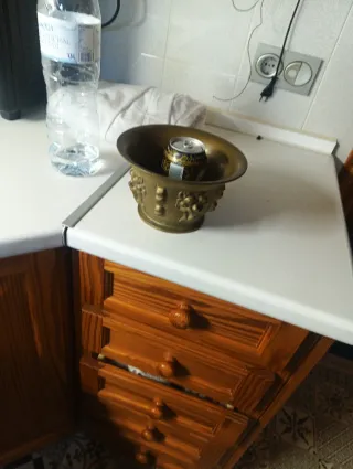 Mortero grande de bronce antiguo