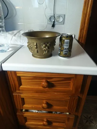 Mortero grande de bronce antiguo