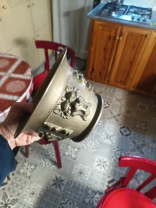 Mortero grande de bronce antiguo