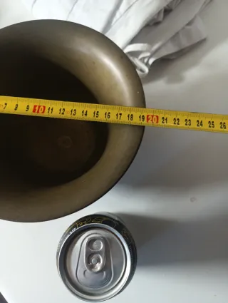 Mortero grande de bronce antiguo