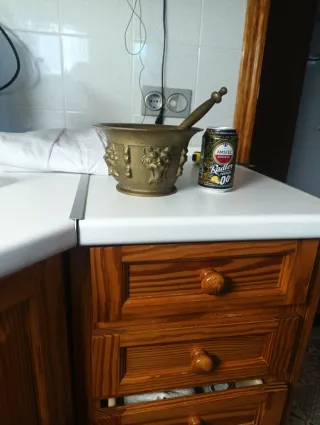 Mortero grande de bronce antiguo