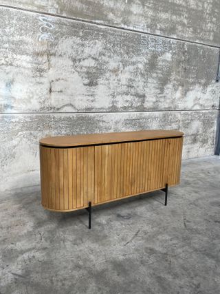 Aparador Licia 4 puertas de madera maciza de mango y metal pintado negro 170 x 80 cm