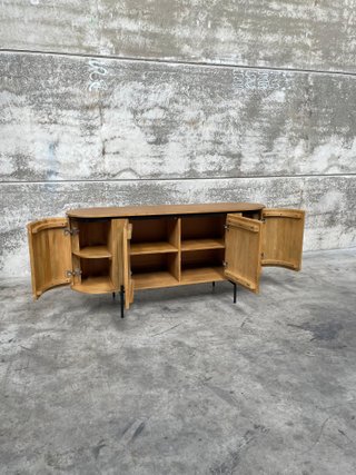 Aparador Licia 4 puertas de madera maciza de mango y metal pintado negro 170 x 80 cm