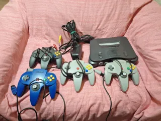 Nintendo 64 con 4 mandos,caja y cartucho everdrive