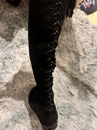Botas altas negras con cordones