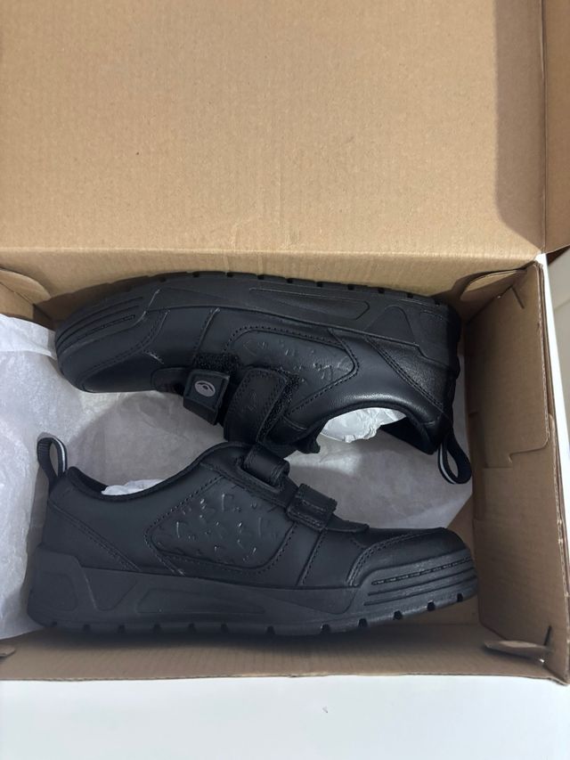 Zapatillas Clarks Pokémon Negras talla 33