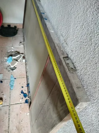 Marco y puertas verdes con celosía