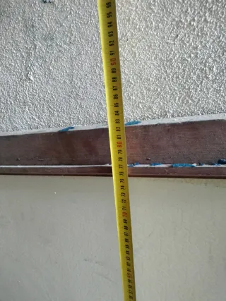 Marco y puertas verdes con celosía