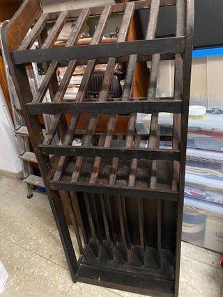 Estantería para vino de madera y metal