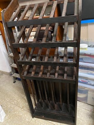 Estantería para vino de madera y metal