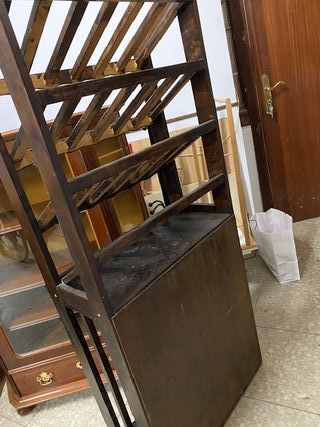 Estantería para vino de madera y metal