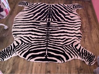 Alfombra estilo cebra blanco y negro