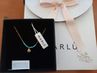 Bracciale dorato con pendente a conchiglia