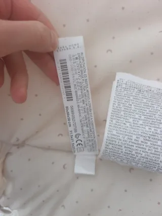 Parque infantil con arco y juguetes